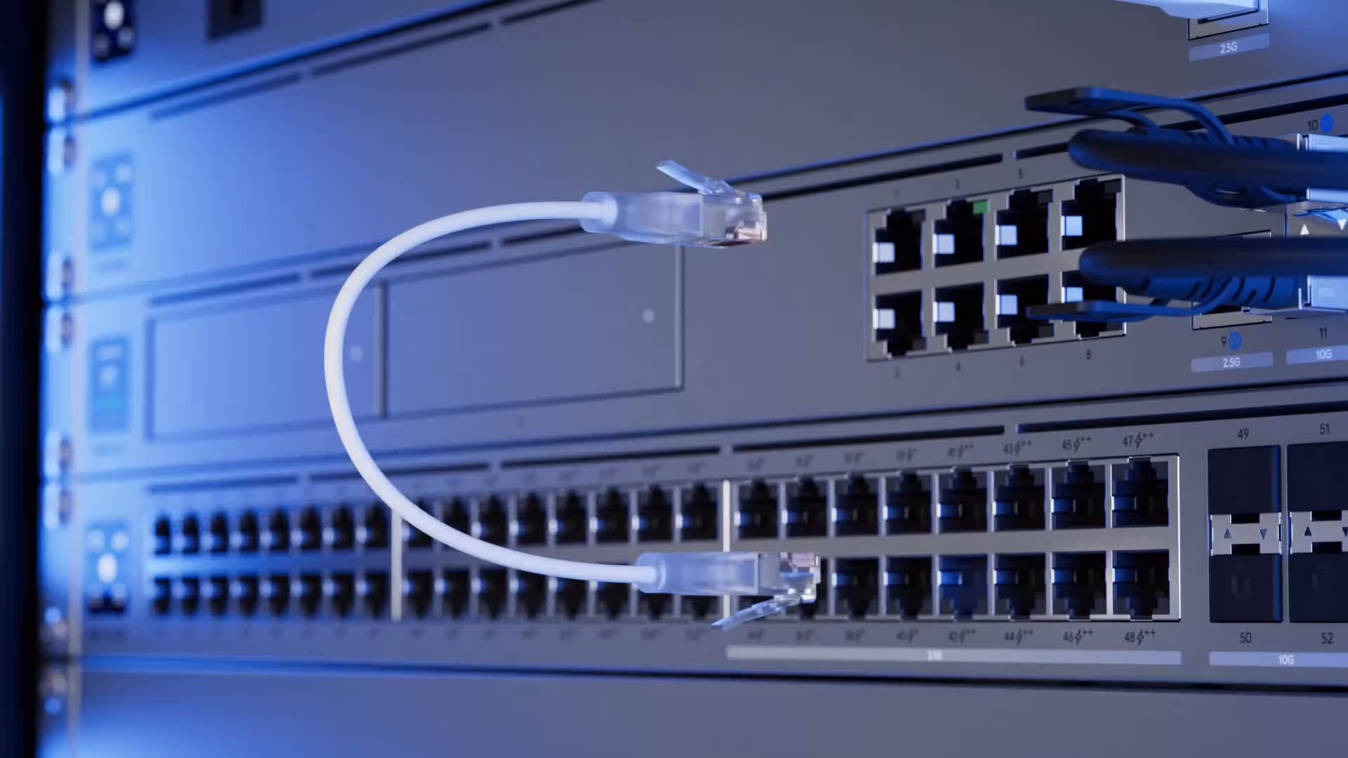 Switch de red conectado mediante cables Ethernet